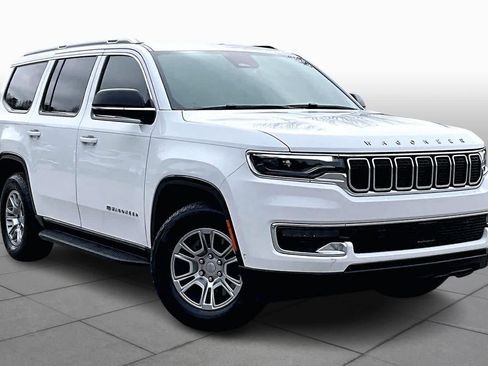 Used 2023 Jeep Wagoneer image 2