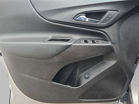 Used 2018 Chevrolet Equinox LT image 31