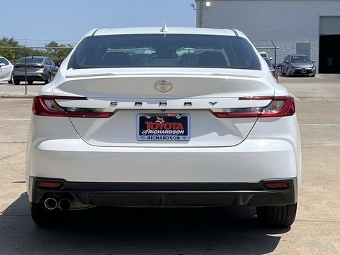 Used 2025 Toyota Camry SE FWD image 5