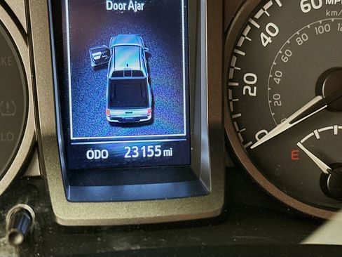 Used 2023 Toyota Tacoma TRD Off-Road image 19