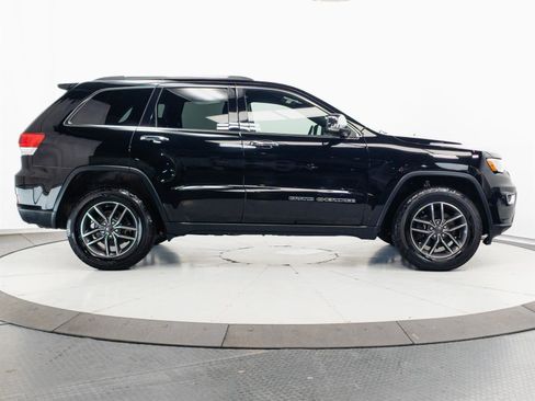 Used 2019 Jeep Grand Cherokee Limited AWD/4WD image 12