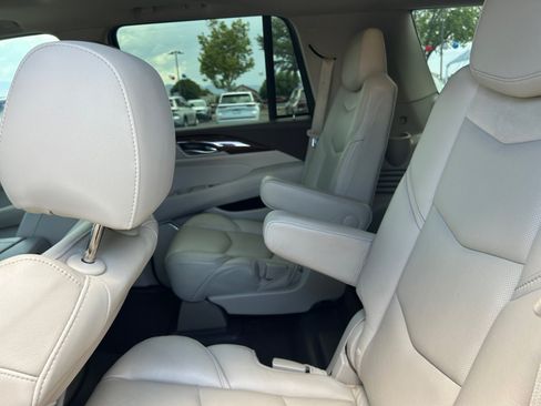 Used 2017 Cadillac Escalade Premium Luxury AWD/4WD image 17