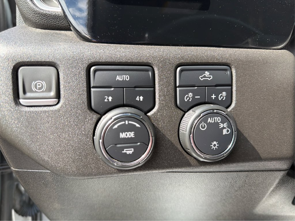 Used 2023 Chevrolet Silverado 1500 LT AWD/4WD image 15