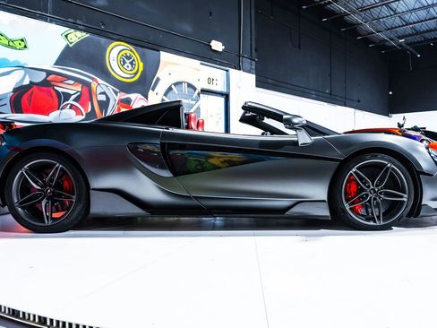 Used 2019 McLaren 570S Spider image 12