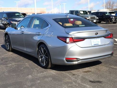 Used 2024 Lexus ES 300h w/ Premium Package image 6