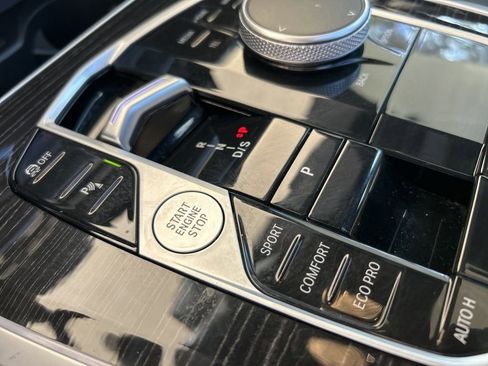 Used 2024 BMW X5 sDrive40i w/ M Sport Package image 9