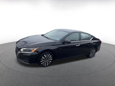Used 2025 Nissan Altima 2.5 SV FWD image 8