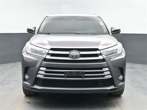 Used 2017 Toyota Highlander Limited image 3