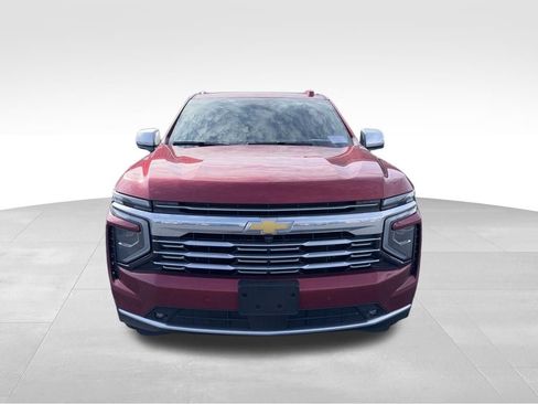 Used 2025 Chevrolet Suburban Premier image 1