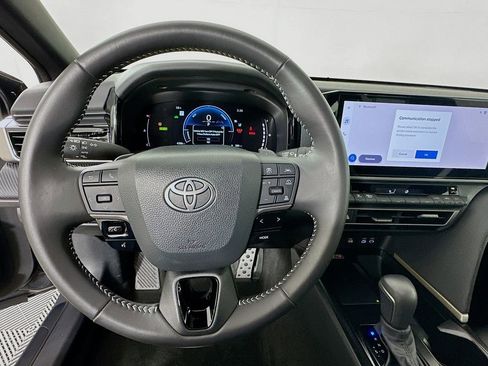 Used 2025 Toyota Camry SE image 11