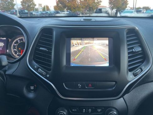 Used 2020 Jeep Cherokee Latitude Plus image 25