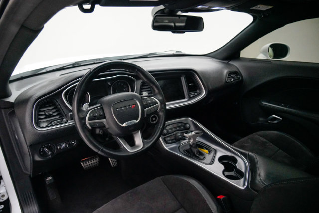 Used 2017 Dodge Challenger R/T Scat Pack w/ Leather Interior Group RWD image 25