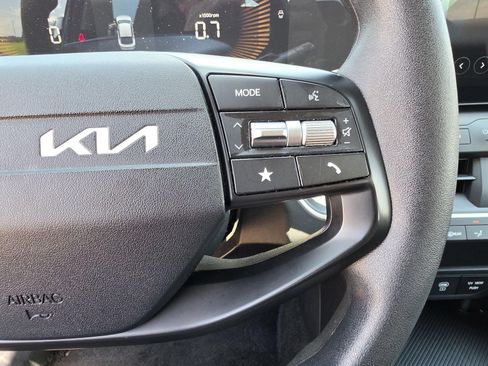 Used 2025 Kia K4 FWD image 23