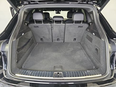 Used 2023 Porsche Cayenne w/ Premium Package AWD/4WD image 12
