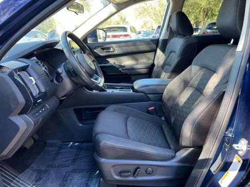 Used 2025 Nissan Pathfinder SV image 28