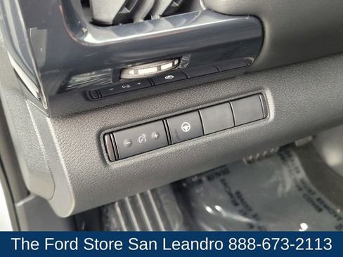Used 2022 Nissan Pathfinder SV FWD image 21