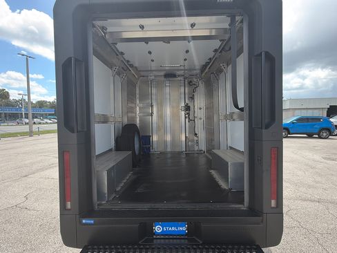 Used 2024 Chevrolet Brightdrop 400 w/ Commercial Equipment Package AWD/4WD image 25