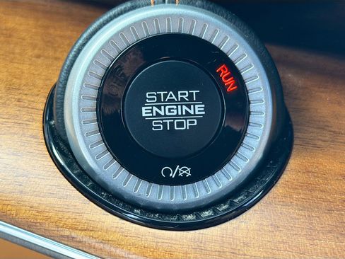 Used 2022 Jeep Grand Wagoneer Series III image 38