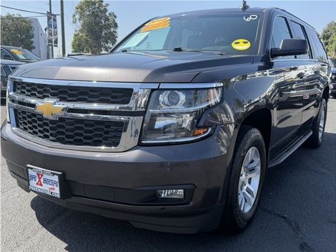 Used 2018 Chevrolet Suburban LT w/ Luxury Package RWD image 11