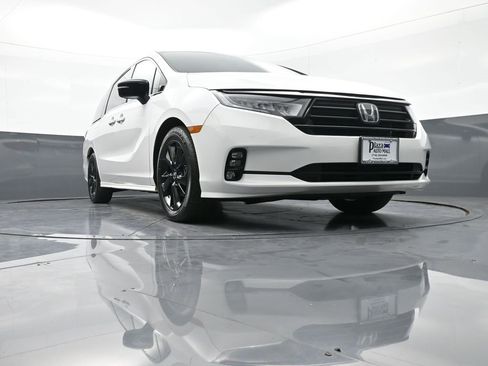 Certified 2023 Honda Odyssey Sport image 30