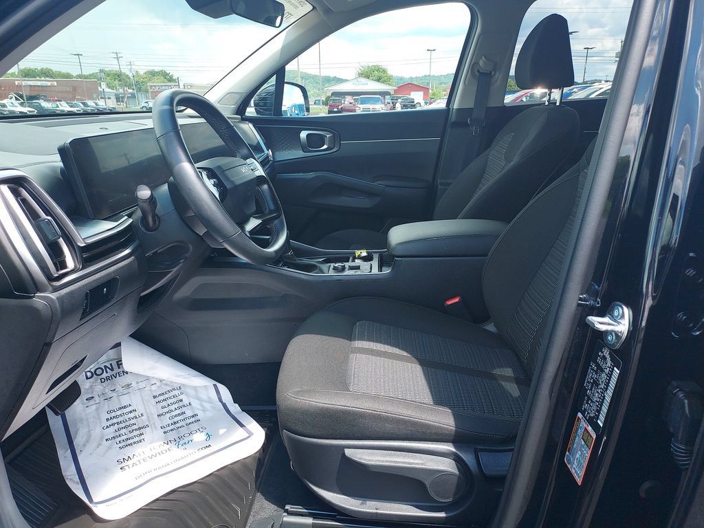 Used 2026 Kia Sorento LX FWD image 15