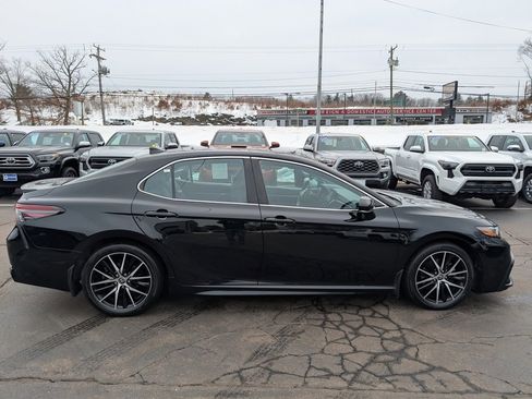 Used 2023 Toyota Camry SE w/ Cold Weather Package image 9