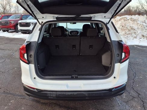 Used 2023 GMC Terrain SLE w/ Elevation Edition image 28