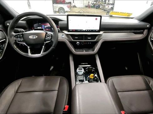 Used 2025 Ford Explorer Platinum w/ LUX Leather Package AWD/4WD image 22