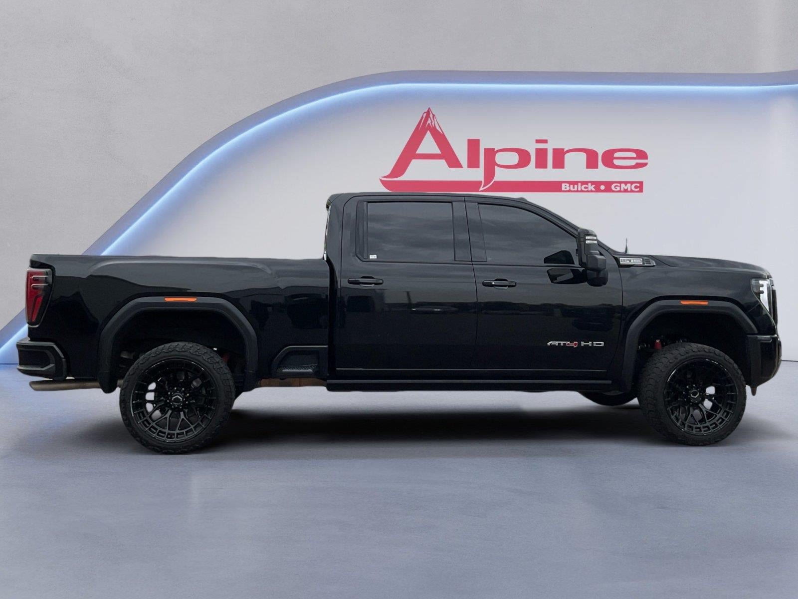 Used 2024 GMC Sierra 2500 AT4 w/ AT4 Premium Plus Package AWD/4WD image 6
