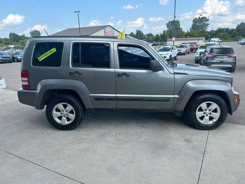 Used 2012 Jeep Liberty Sport AWD/4WD image 4