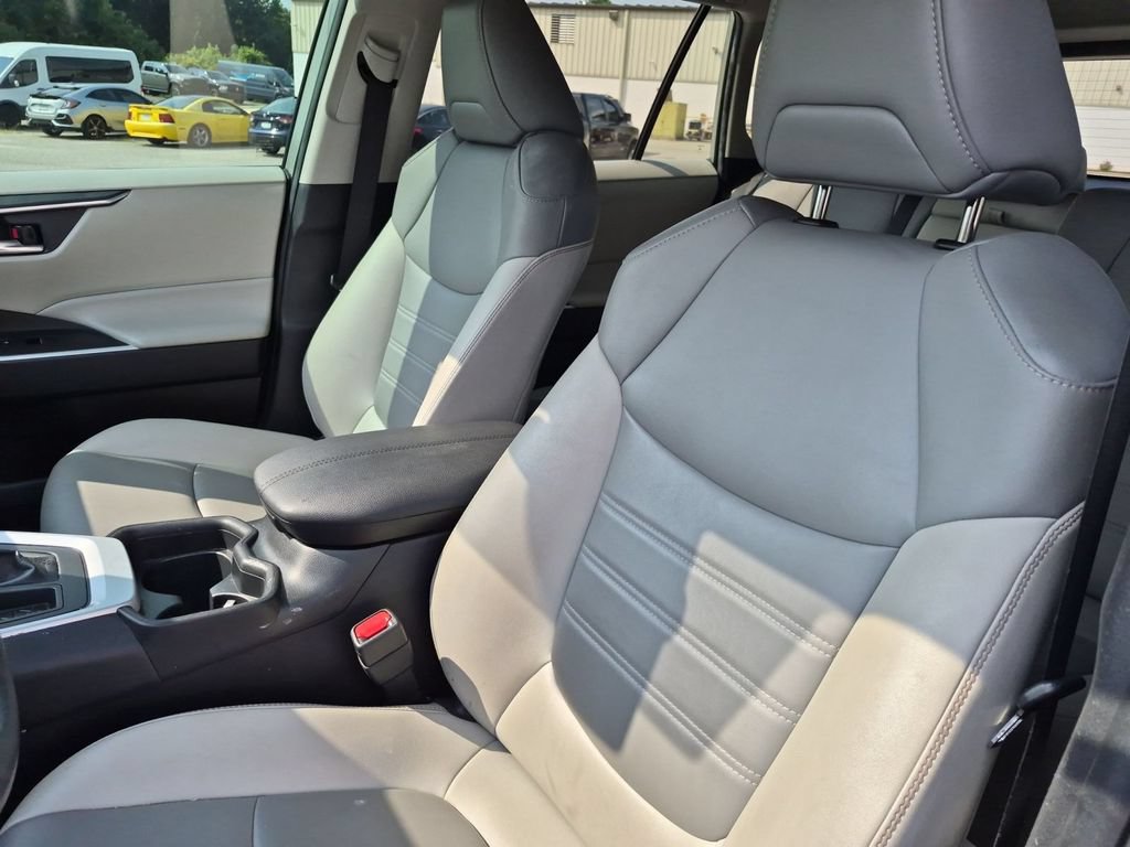 Used 2021 Toyota RAV4 XLE Premium FWD image 15