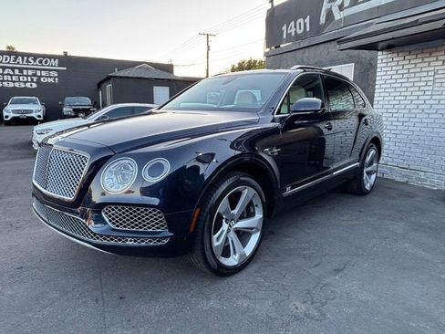 Used 2019 Bentley Bentayga AWD/4WD image 15