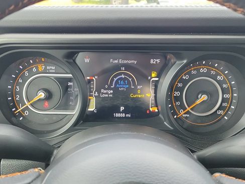Used 2024 Jeep Gladiator Mojave AWD/4WD image 17