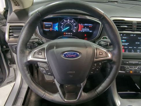 Used 2017 Ford Fusion SE w/ Fusion SE Technology Package image 36