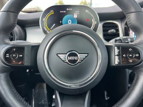 Used 2024 MINI Cooper SE w/ Signature Upholstery Package image 16