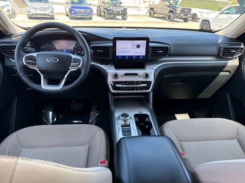 Certified 2023 Ford Explorer XLT RWD image 6