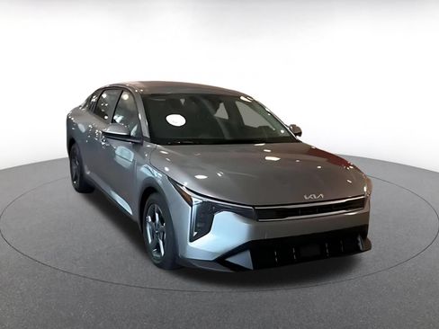 Used 2025 Kia K4 FWD image 11