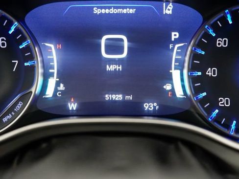 Used 2023 Chrysler Pacifica Touring-L FWD image 34
