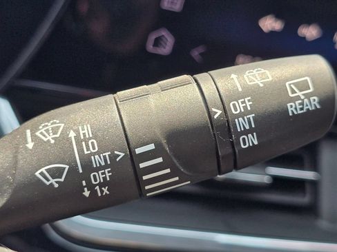 Used 2025 Chevrolet Trax RS w/ Sunroof Package FWD image 36