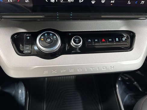 Used 2025 Ford Expedition Active image 23