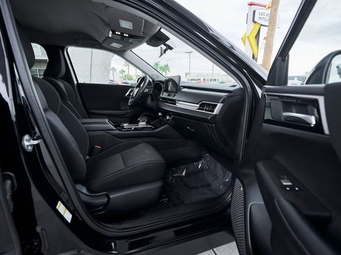 Used 2025 Mitsubishi Outlander ES image 15