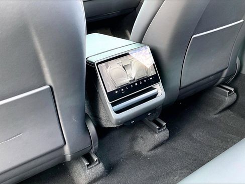 Used 2026 Tesla Model Y AWD image 25