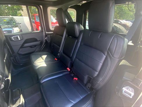Used 2018 Jeep Wrangler Unlimited Sahara AWD/4WD image 27