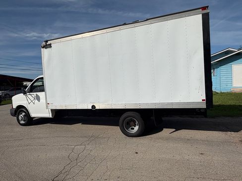 Used 2006 Chevrolet Express 3500 RWD image 9