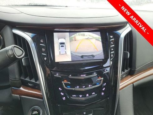 Used 2016 Cadillac Escalade Luxury AWD/4WD image 10