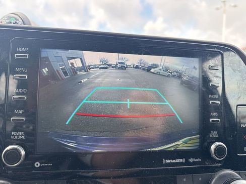 Used 2021 Toyota Highlander XLE image 26