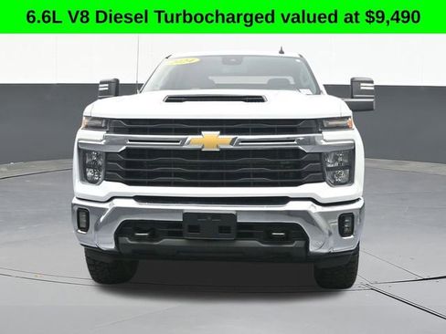 Used 2024 Chevrolet Silverado 2500 LT AWD/4WD image 2