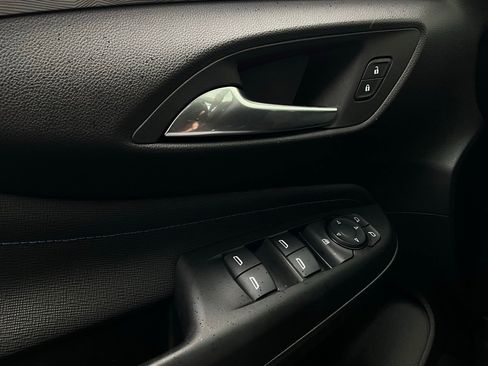 Used 2025 Buick Envista Sport Touring image 19