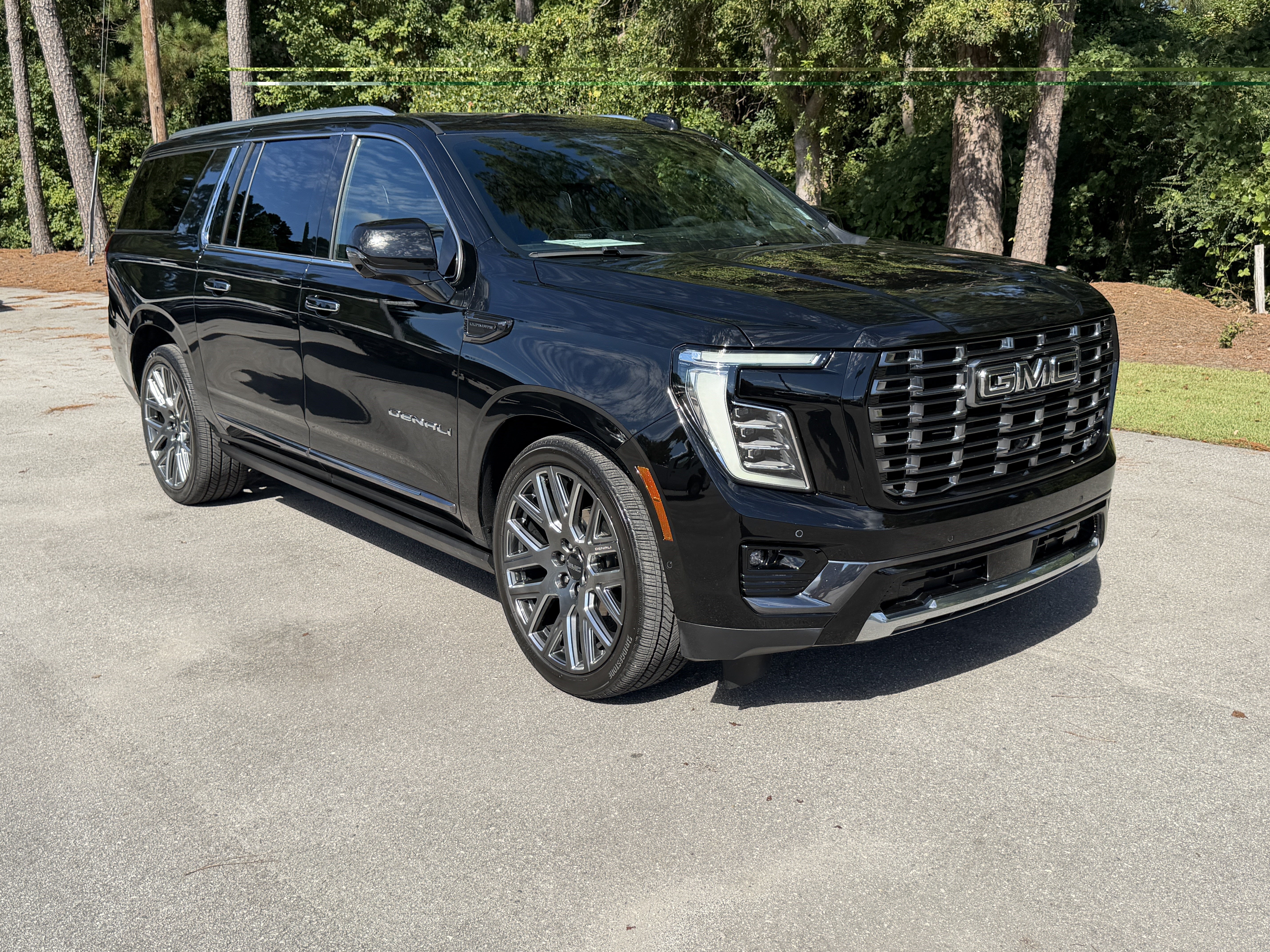 Used 2026 GMC Yukon XL Denali Ultimate w/ LPO, Illumination Package AWD/4WD image 10