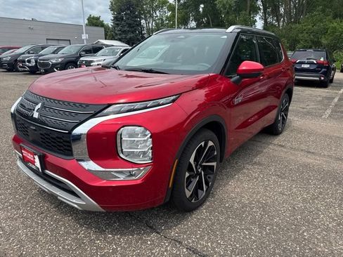 Used 2025 Mitsubishi Outlander SEL AWD/4WD image 4